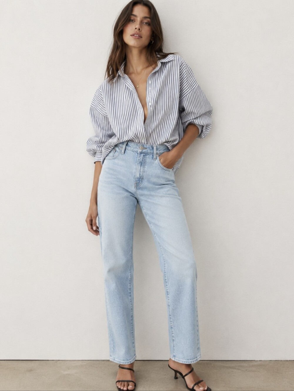 Old Navy high waisted OG Loose Jeans Light Wash Size 2